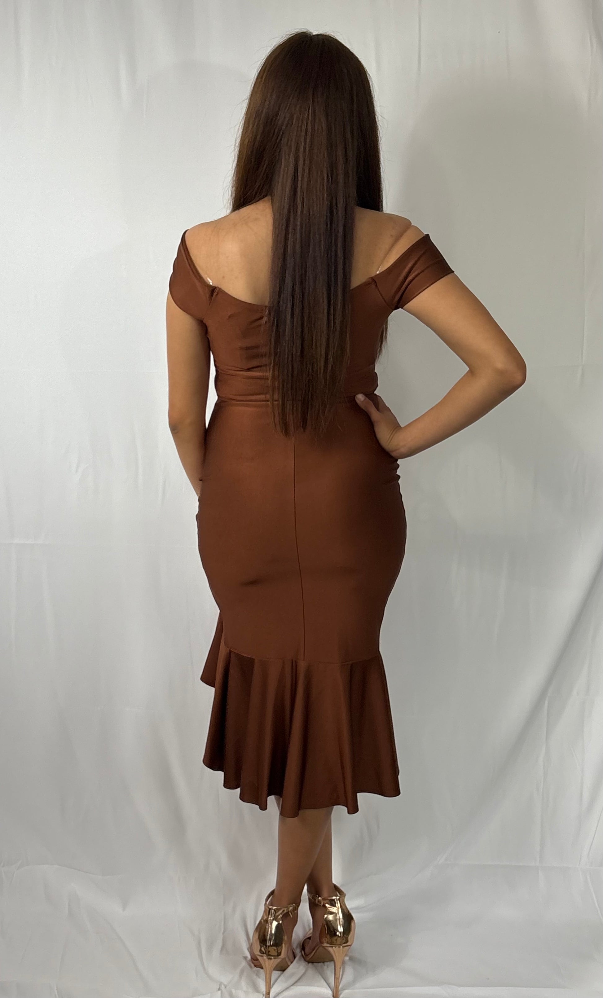 Off Shoulder dress brown/ front ruffle