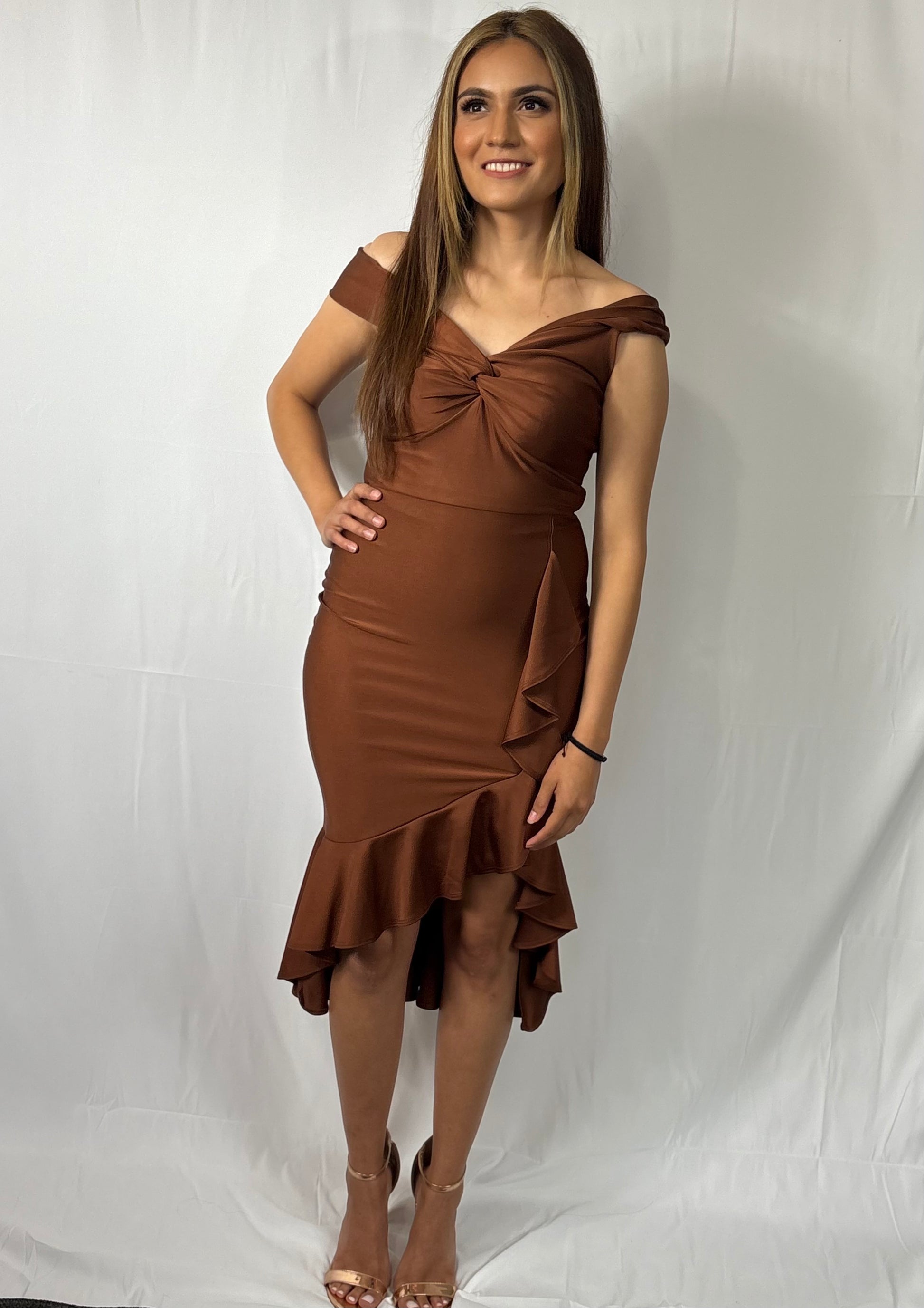 Off Shoulder dress brown/ front ruffle